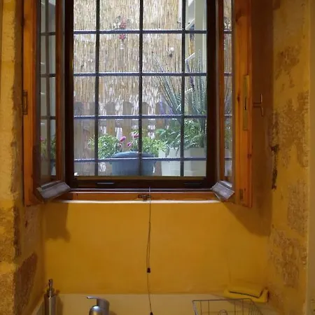 شقة Giotas Studio Chania